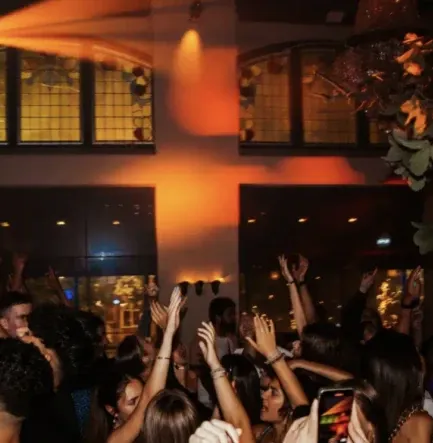 Amsterdam INNGANG TIL KLUBBEN + DRIKKE - DE KROON Amsterdam INNGANG TIL KLUBBEN + DRIKKE - DE KROON